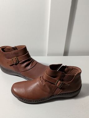 Clark's Booties New 7.5 Brow Leather